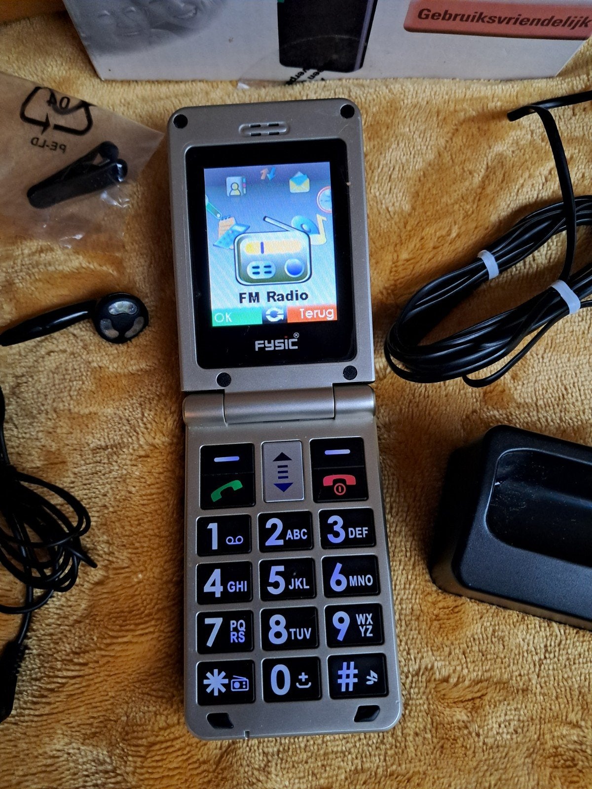 Fysic FM-9500 Klaptelefoon - Senioren mobiele telefoon, Telecommunicatie, Geen camera, Inklapmodel, Ophalen of Verzenden, Zo goed als nieuw