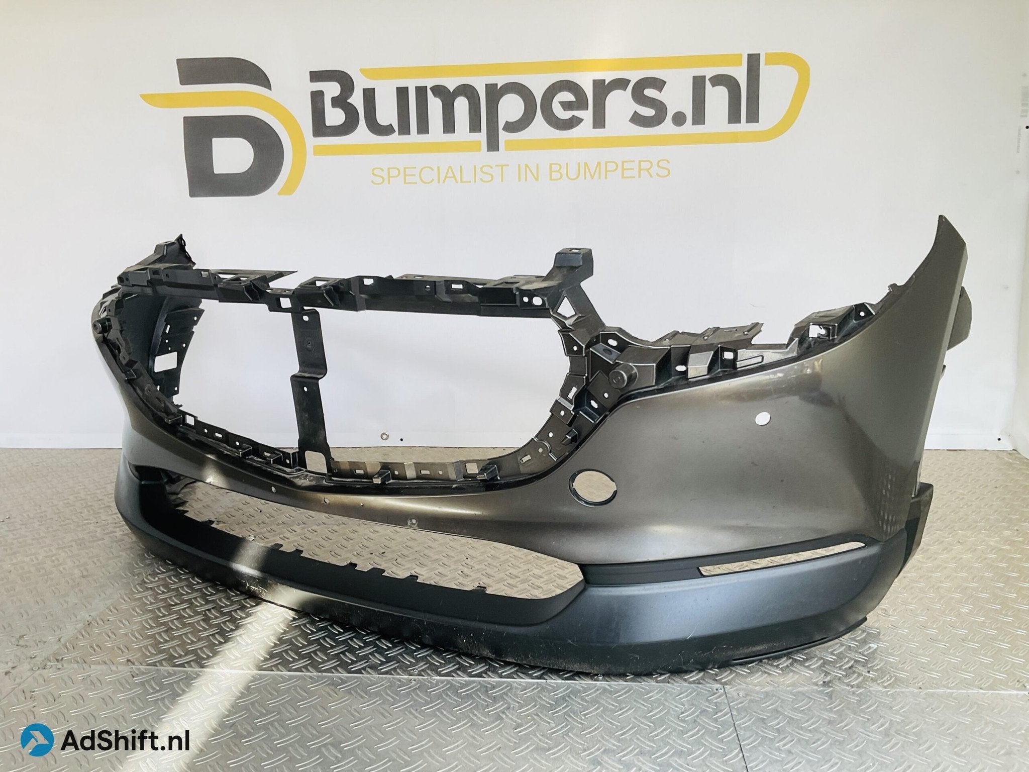 BUMPER Mazda CX30 CX-30 4xpdc DGH950031 VOORBUMPER 2-B10-132, Bumper