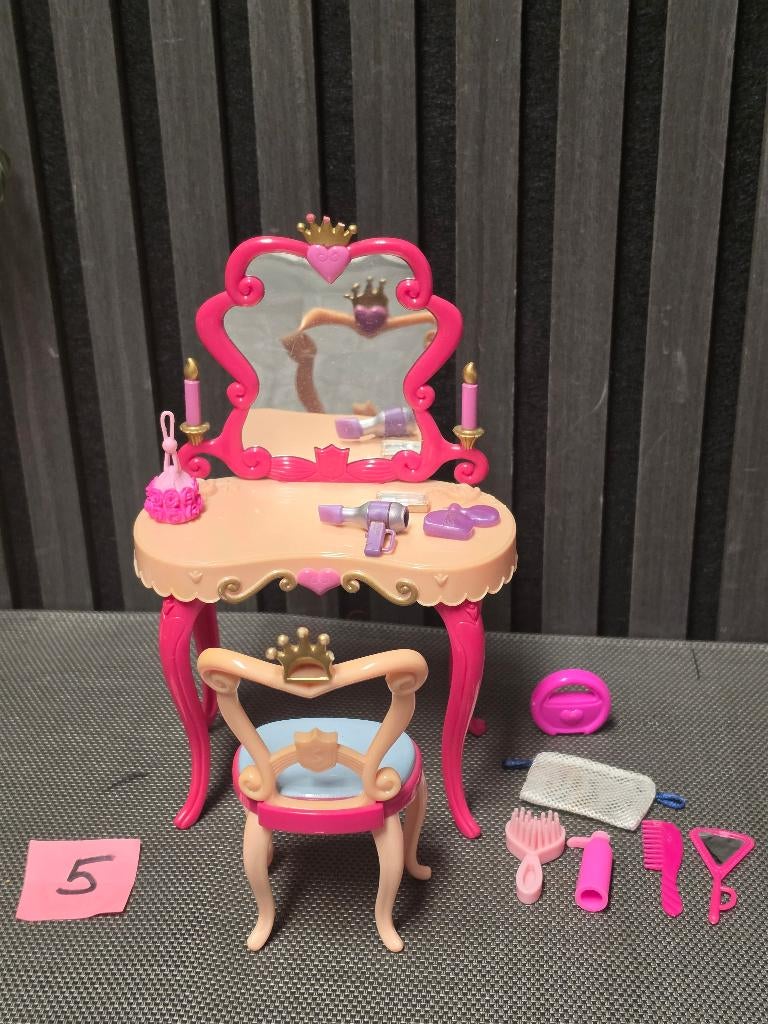 Barbie ,Simba make-up tafel met accessoires, Ophalen of Verzenden, Zo goed als nieuw, Barbie