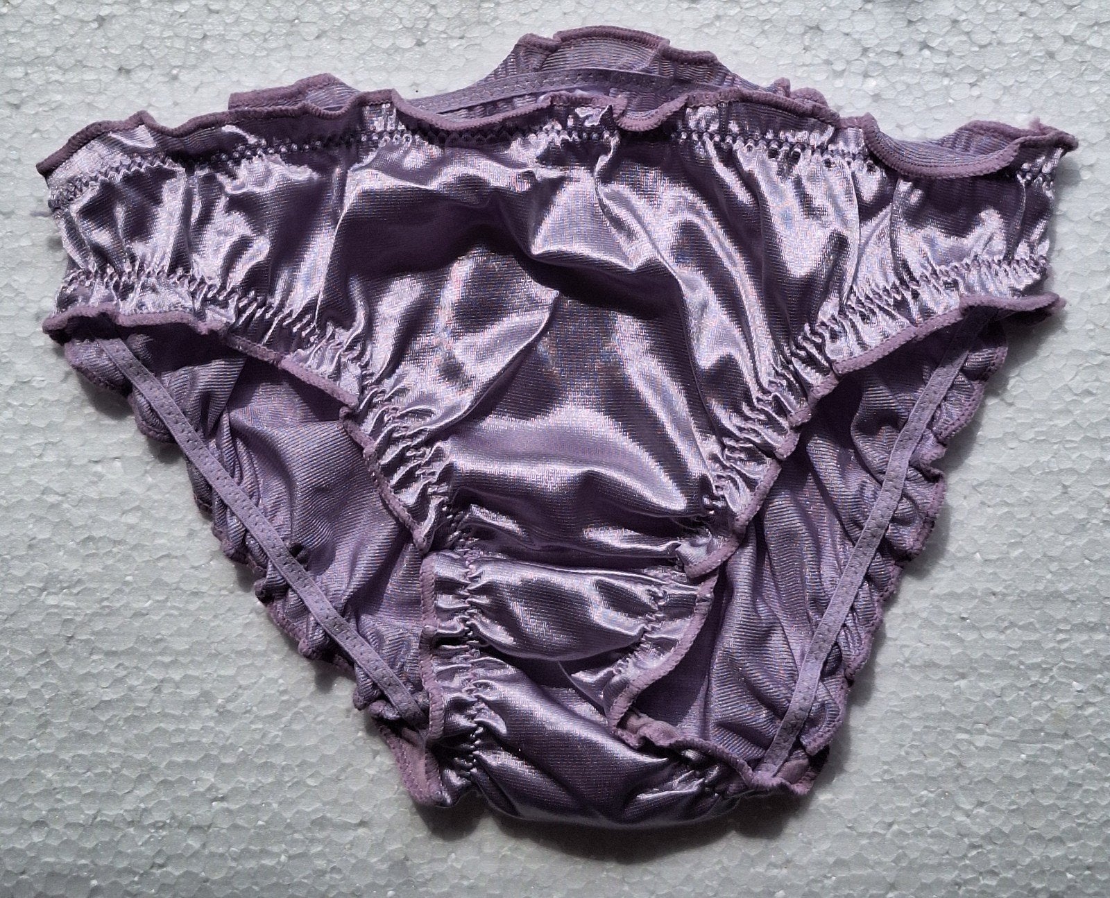Sexy klein paars satijnen slipje maatje 36 (S), Verzenden, Paars, Slip