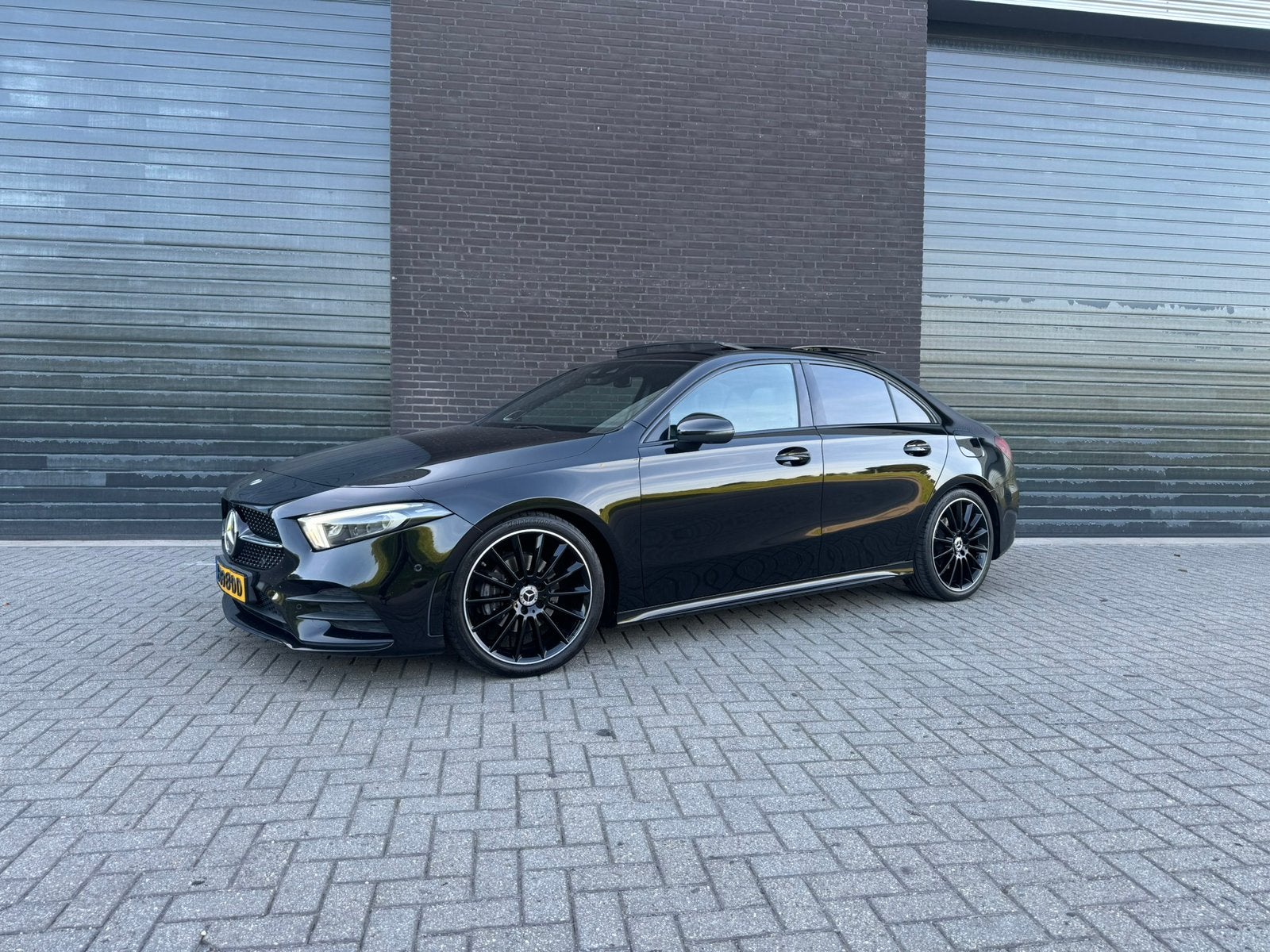 Mercedes A200 Limo AMG Pano Night 360cam Burmester Automaat, 15 km/l, 4 cilinders, 75 €/maand, 690 kg