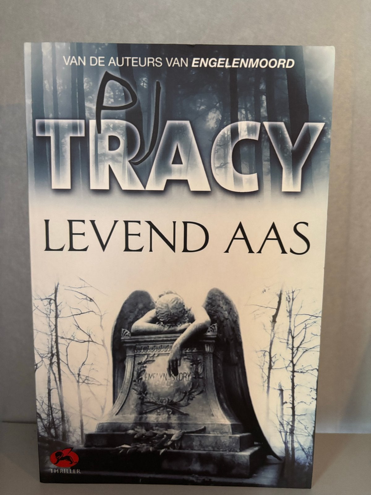 P.J. Tracy - Levend Aas (Thriller), Ophalen of Verzenden, Gelezen, Nederland