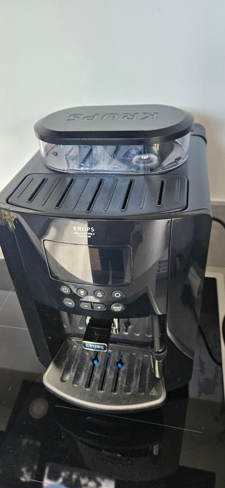 Krups Quattro Force Espresso Apparaat - Zwart, Espresso apparaat, 2 tot 4 kopjes, Afneembaar waterreservoir, Koffiebonen