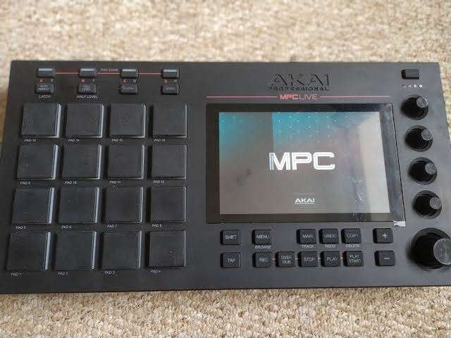 Akai MPC Live 1 + Samsung SSD, Muziek en Instrumenten, Verzenden, Gebruikt