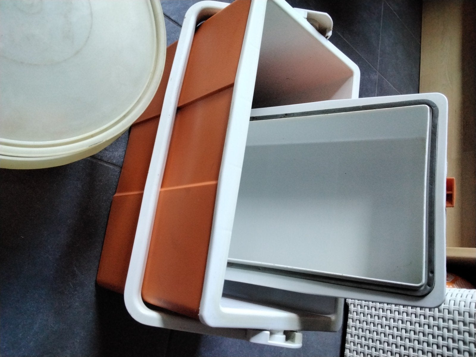 retro tupperware en koelbox oranje, Ophalen, Auto