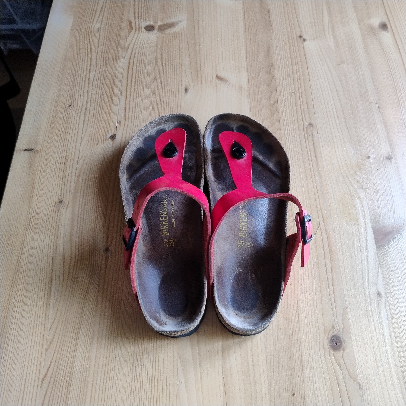 Birkenstock Gizeh teenslippers rood - nog een ronde mee, Kleding | Dames, Schoenen, Slippers, Ophalen of Verzenden, Gedragen, Rood