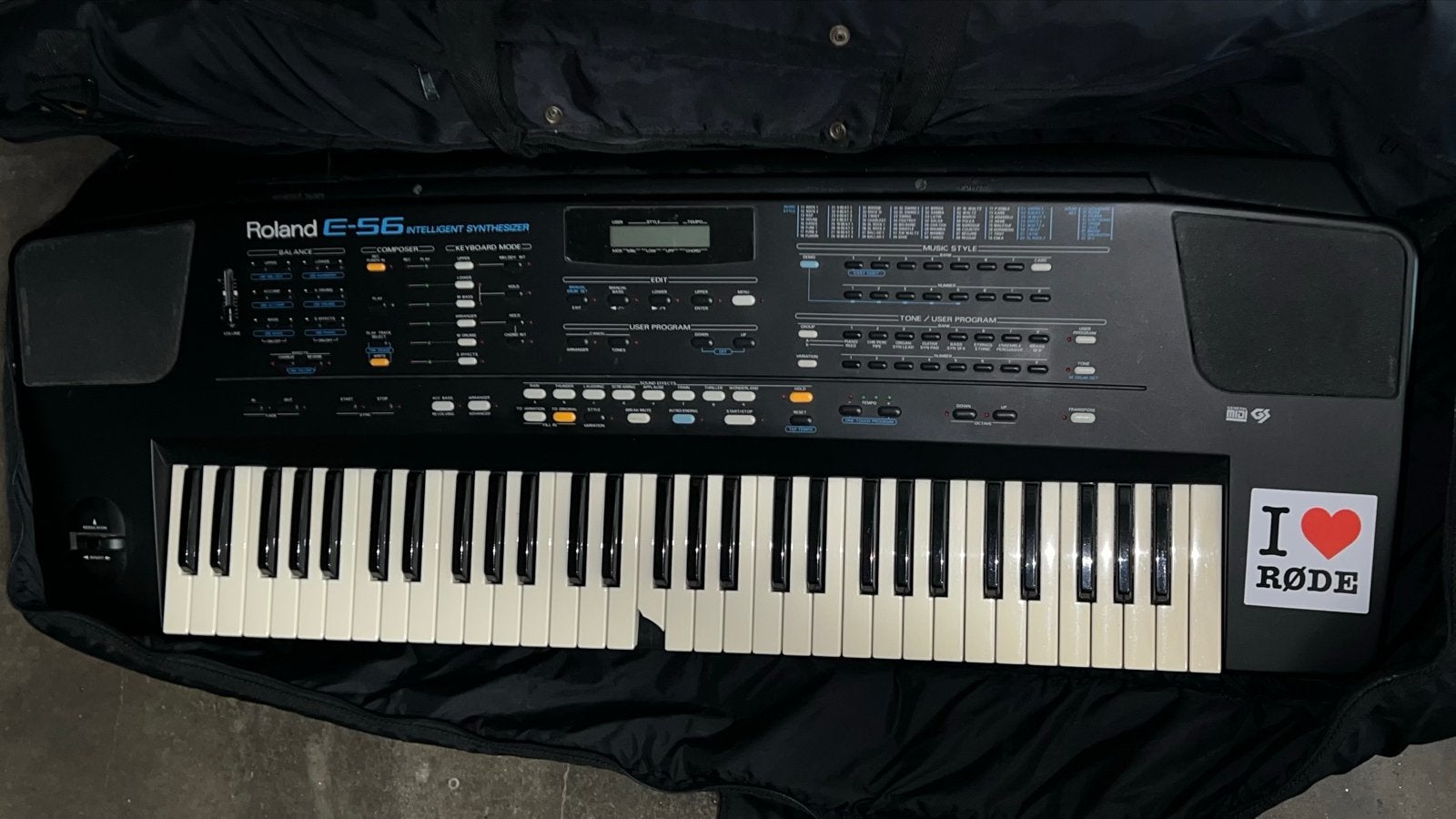 Roland E-56 Intelligent Synthesizer met draagtas, Ophalen, Roland, Aanslaggevoelig, 61 toetsen