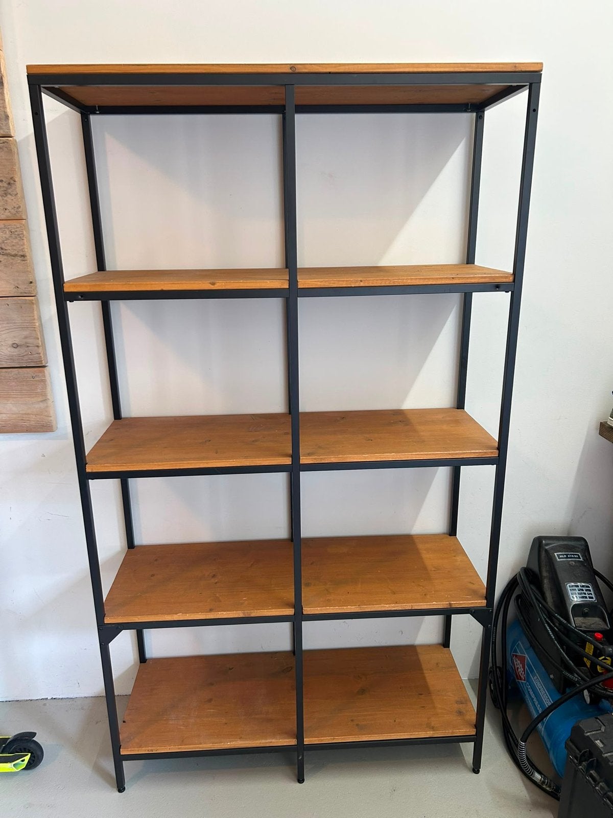 Ikea vittsjö stellingkast hout met zwart metaal, Ophalen, Met plank(en), Gebruikt, 100 tot 150 cm