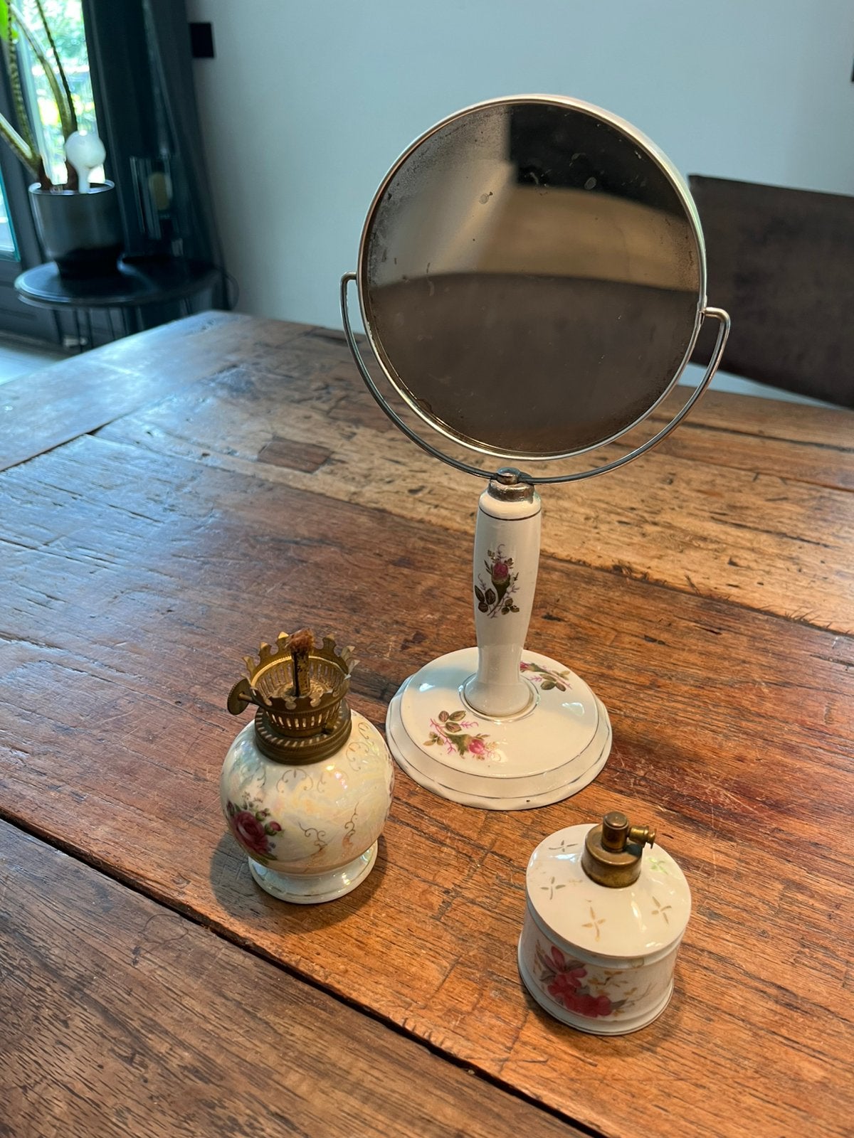 Porceleinen spiegel, parfumverstuiver en lampje, Verzenden
