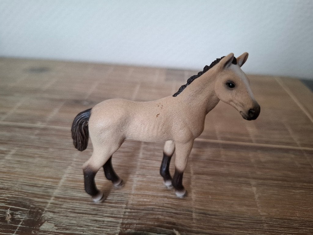 Schleich 13702 Akha - Teke veulen paard uit 2012, Ophalen of Verzenden, Zo goed als nieuw