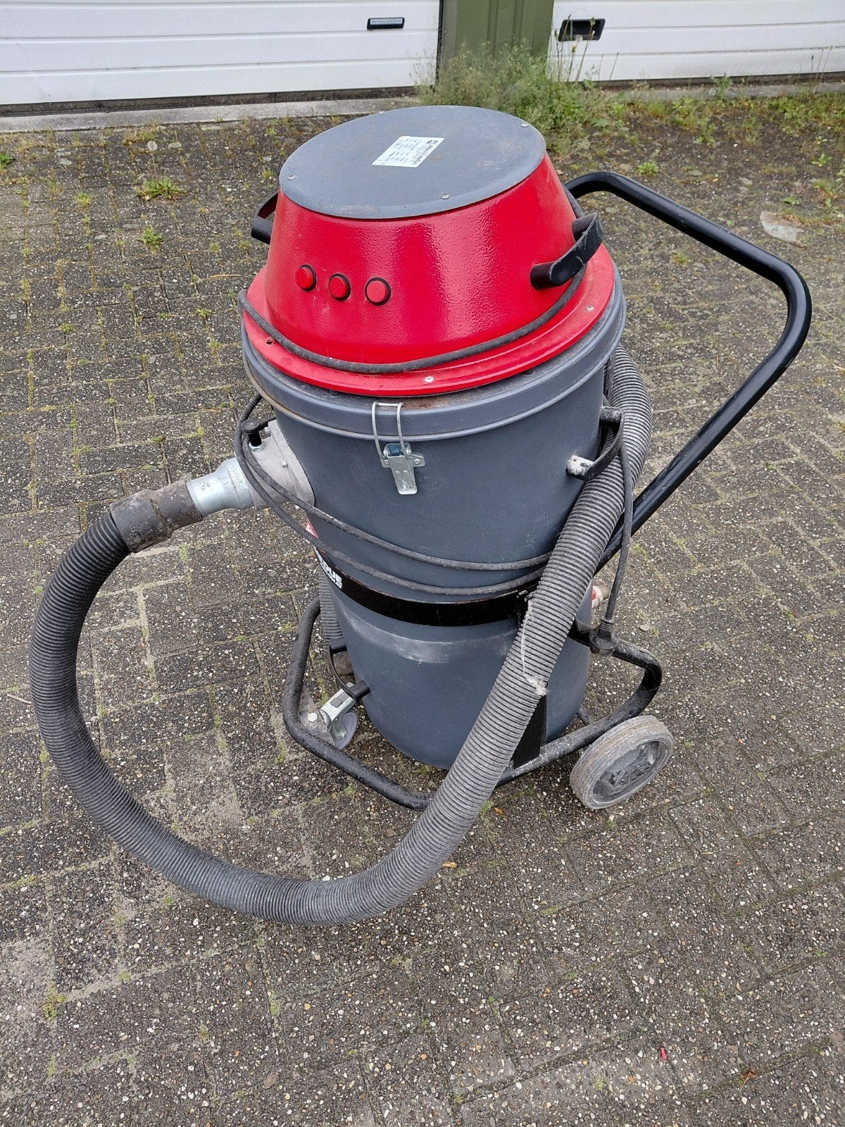 Bouw stofzuigee, Ophalen