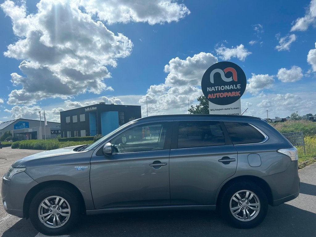 Mitsubishi Outlander | 2014 | 2.0 PHEV Business Edition | Au, Auto's, Mitsubishi, 4 cilinders, Vierwielaandrijving, SUV of Terreinwagen