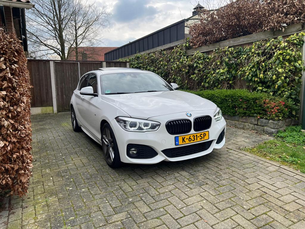 BMW 1-Serie 2.0 125I 5DR AUT 2015 Wit Full Option H&K Cruise, Wit, 1200 kg, Particulier, Geïmporteerd