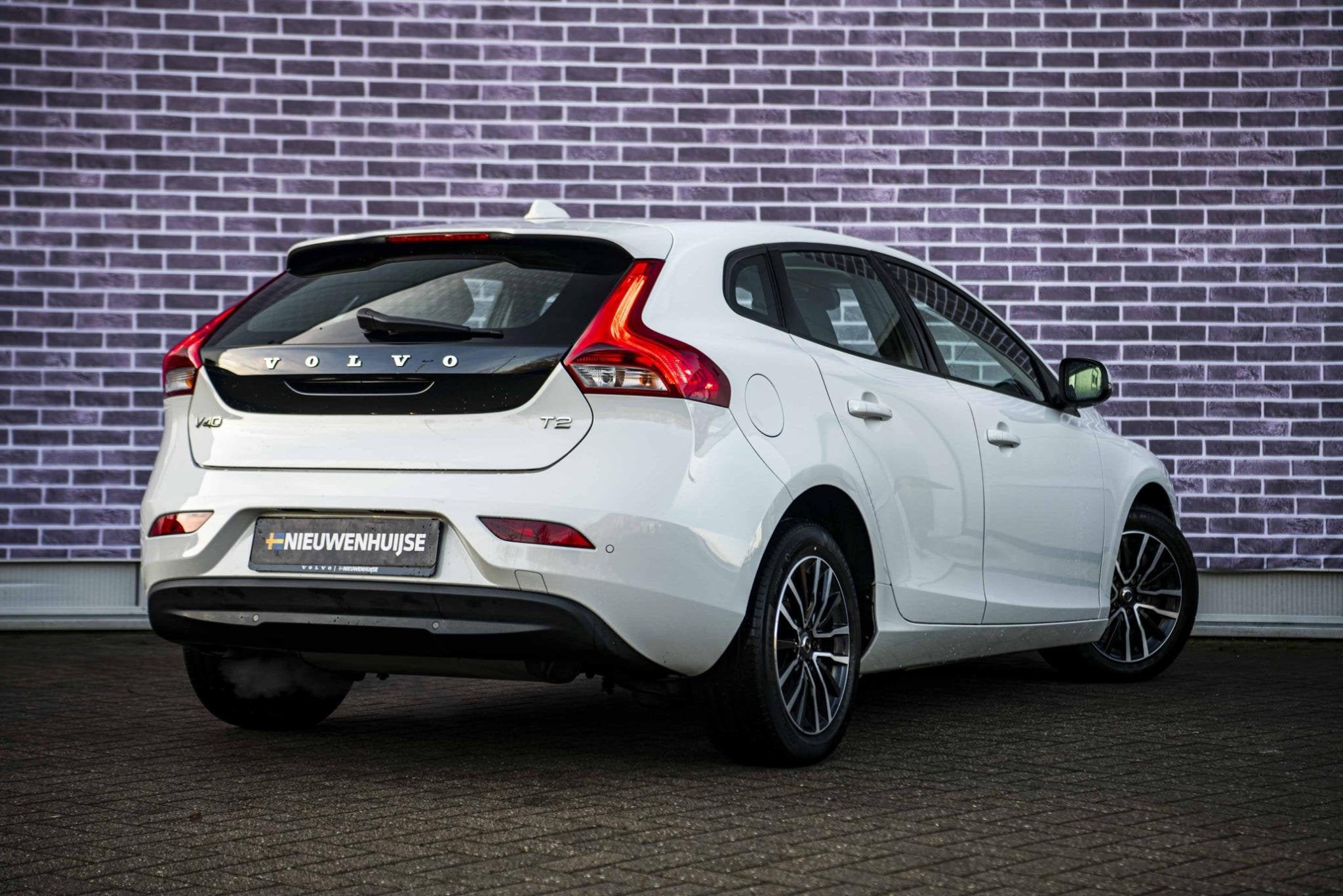 Volvo V40 1.5 T2 Polar+ | Automaat | Stoelverwarming | Navig, 12 maanden, Euro 6, Leder en Stof, Origineel Nederlands
