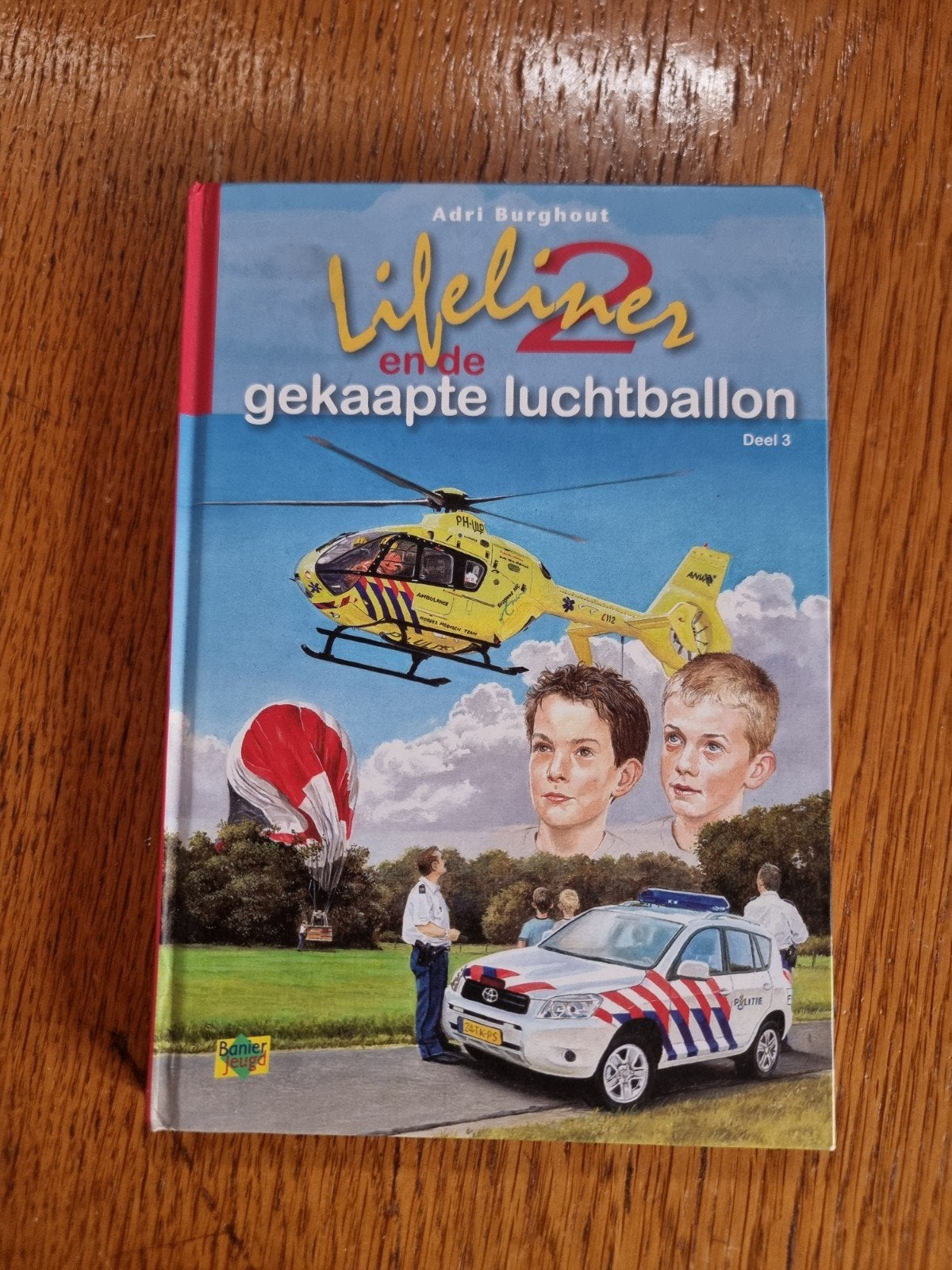 Adri Burghout - En de gekaapte luchtballon, Boeken, Ophalen of Verzenden, Zo goed als nieuw, Adri Burghout