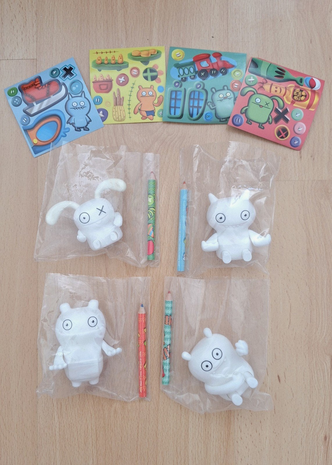 NIEUW! 4 Ugly Dolls poppetjes + stickers en potloden, Ophalen of Verzenden, Nieuw, Knutselen