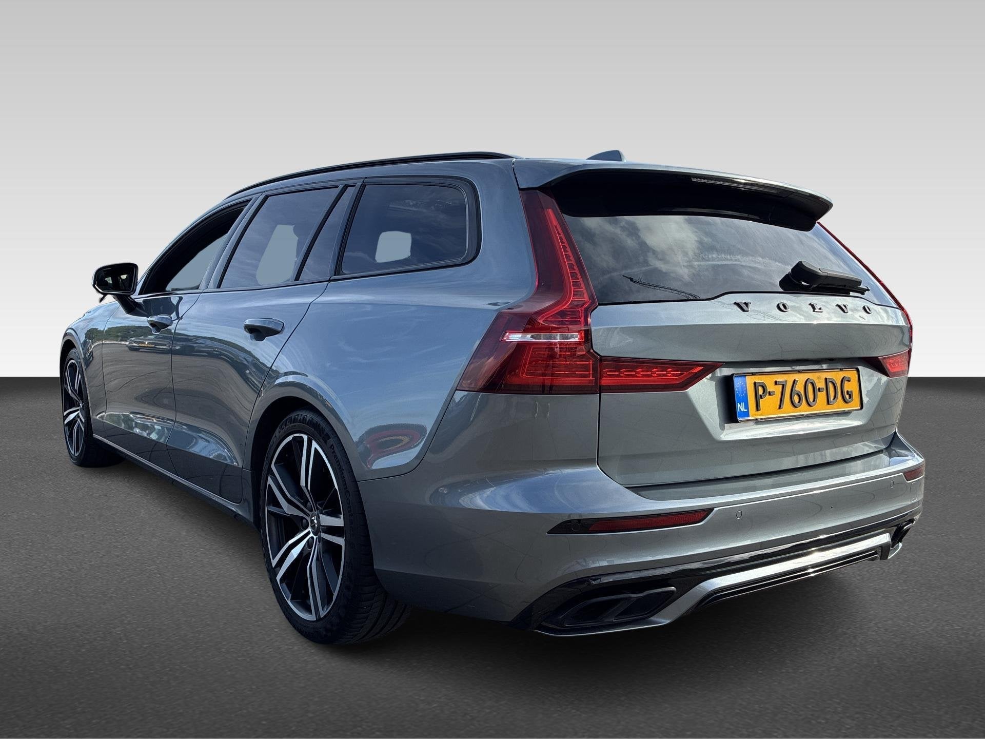 Volvo V60 2.0 B4 R-Design, Auto's, Volvo, Automaat, 15 km/l, Euro 6, 4 cilinders
