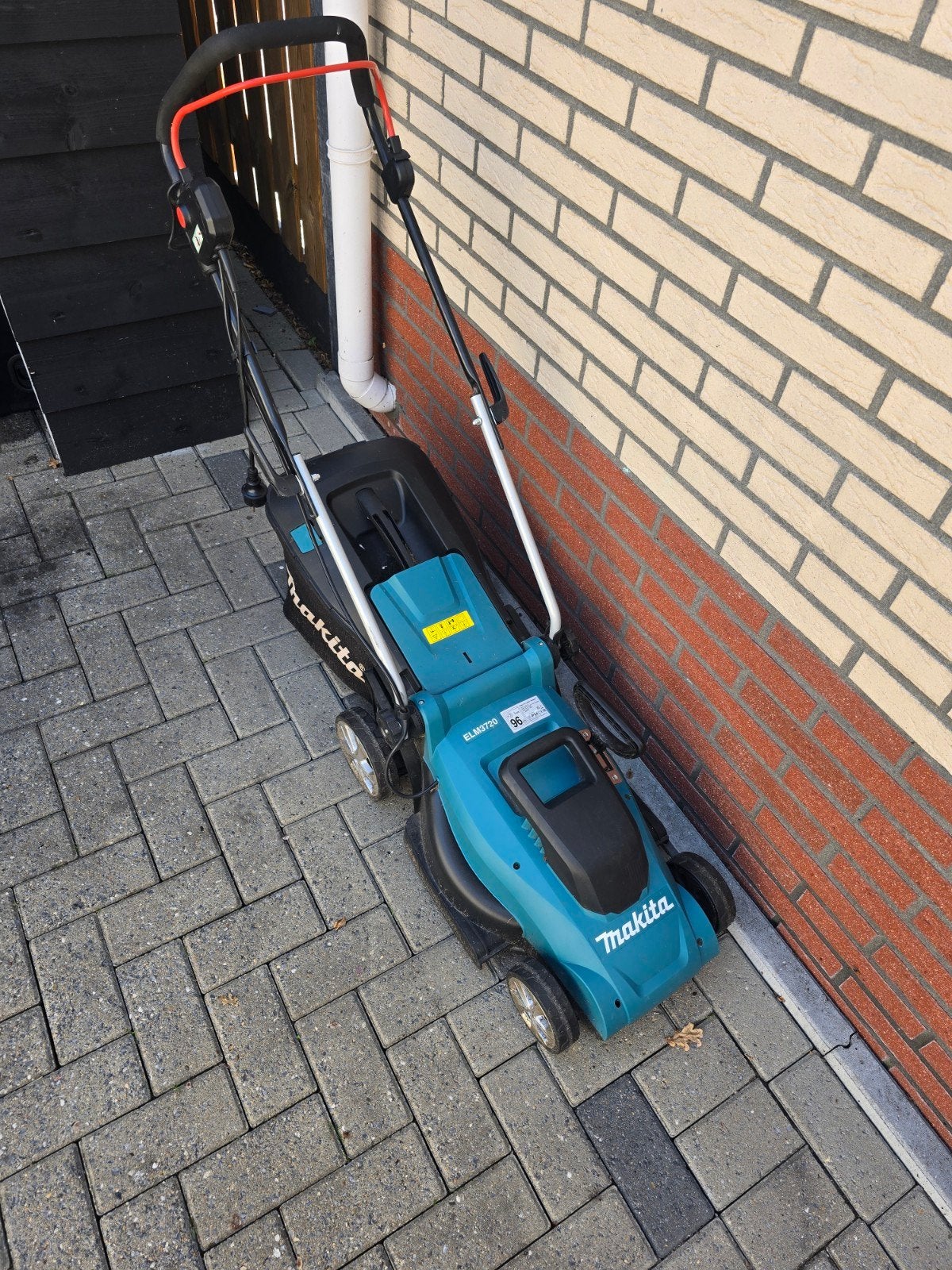 Makita grasmaaier te koop werkend, Gebruikt, Elektrische grasmaaier, Opvangbak, Ophalen of Verzenden