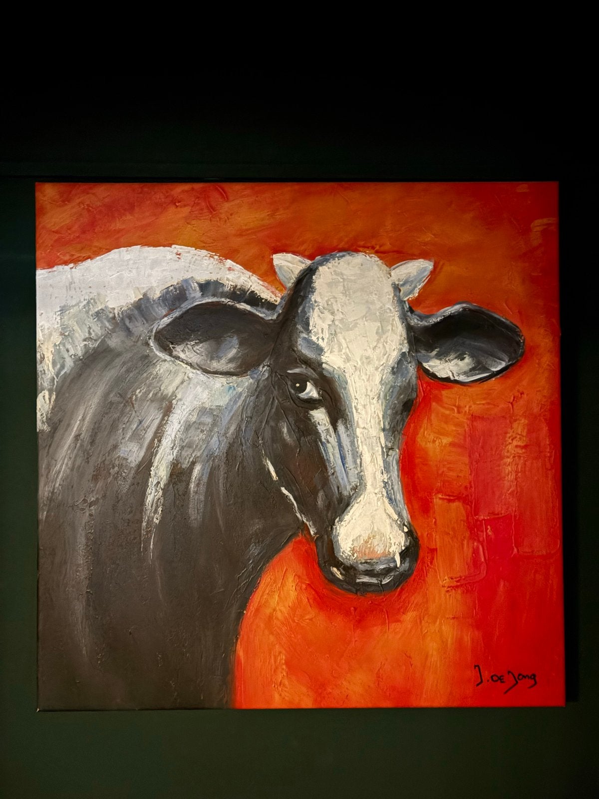 Schilderij van Jan de Jong - Koe op oranje/rode achtergrond, Ophalen, Dieren, Textiel, Gesigneerd