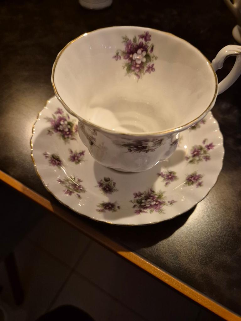 Royal Albert Sweet Violets Kop en Schotel, Ophalen of Verzenden