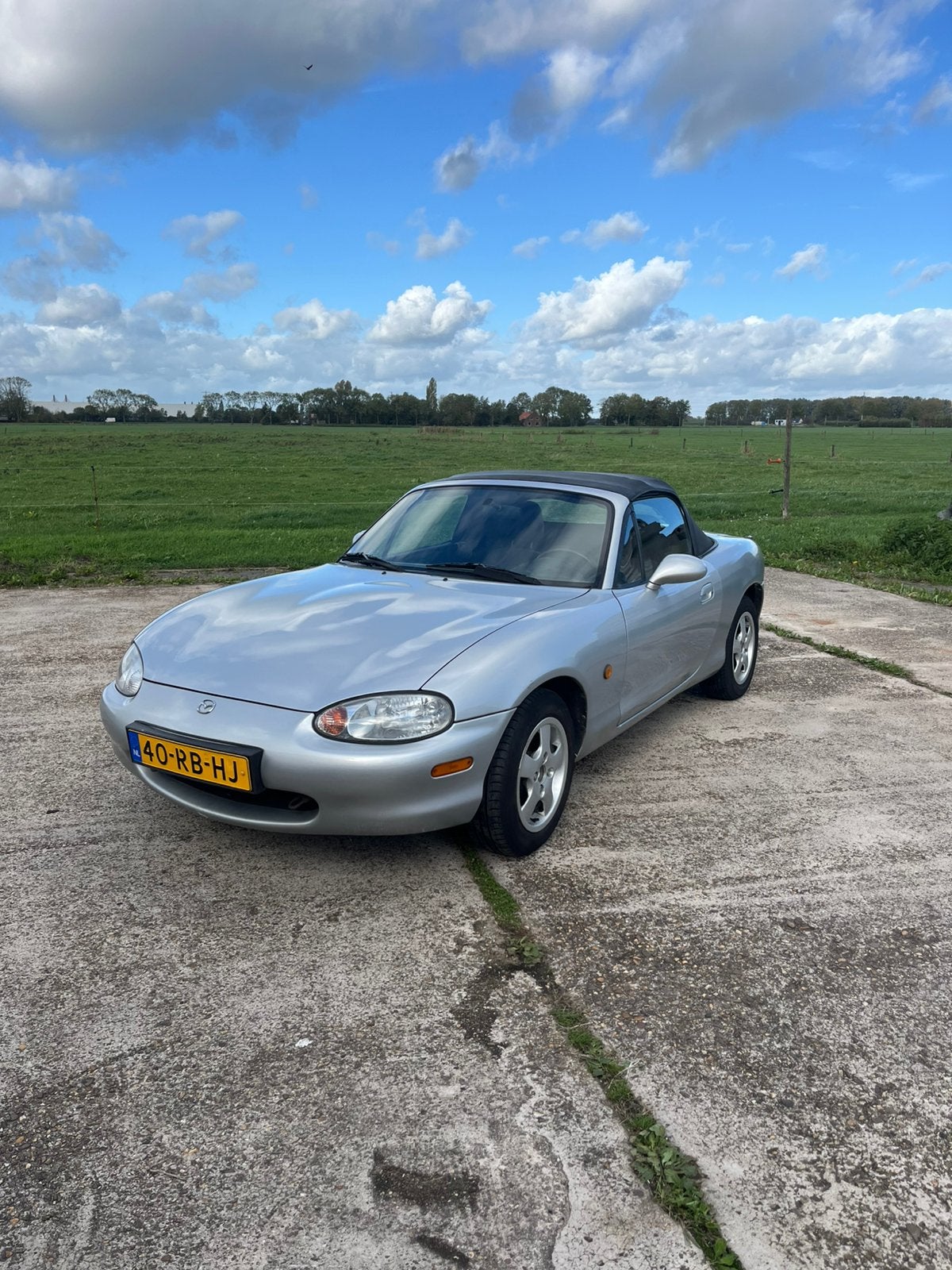 Zeer nette Mazda MX-5 1998 zilver, Auto's, Achterwielaandrijving, 40 €/maand, Zwart, 4 cilinders