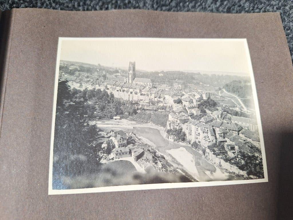 Fotoalbum Zwitserland Fribourg jaren dertig, Verzamelen, Ansichtkaarten | Buitenland, Verzenden, 1920 tot 1940, Overig Europa
