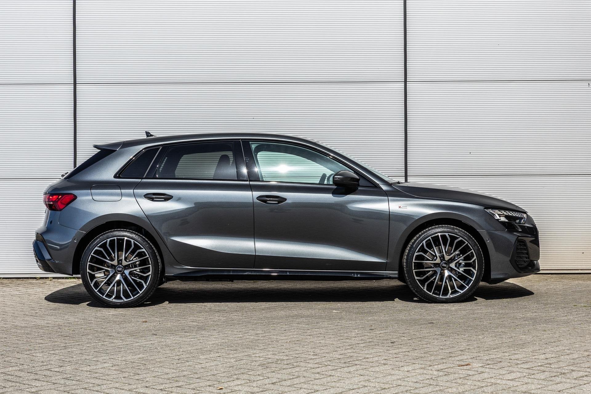 Audi A3 Sportback 40 TFSIe 204pk S edition | Trekhaak | 19'', Auto's, 1498 cc, 4 cilinders, 150 min, Leder en Stof