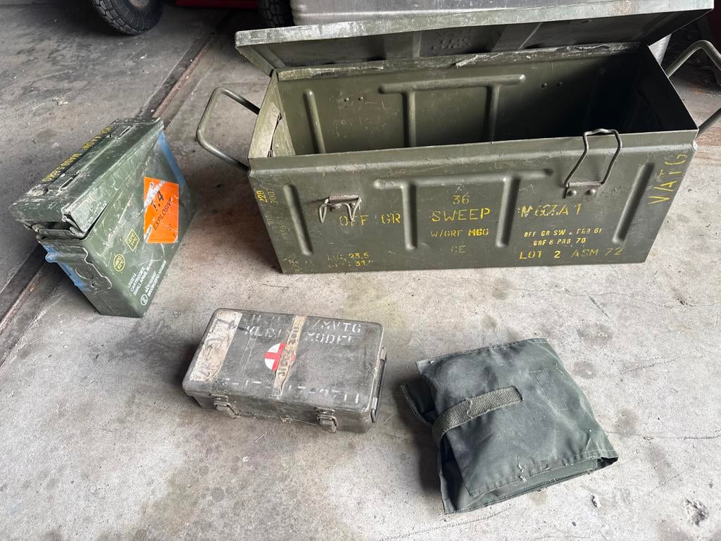Munitiekisten, EHBO kist en schoenpoetsset - Leger dump, Ophalen of Verzenden, Zo goed als nieuw