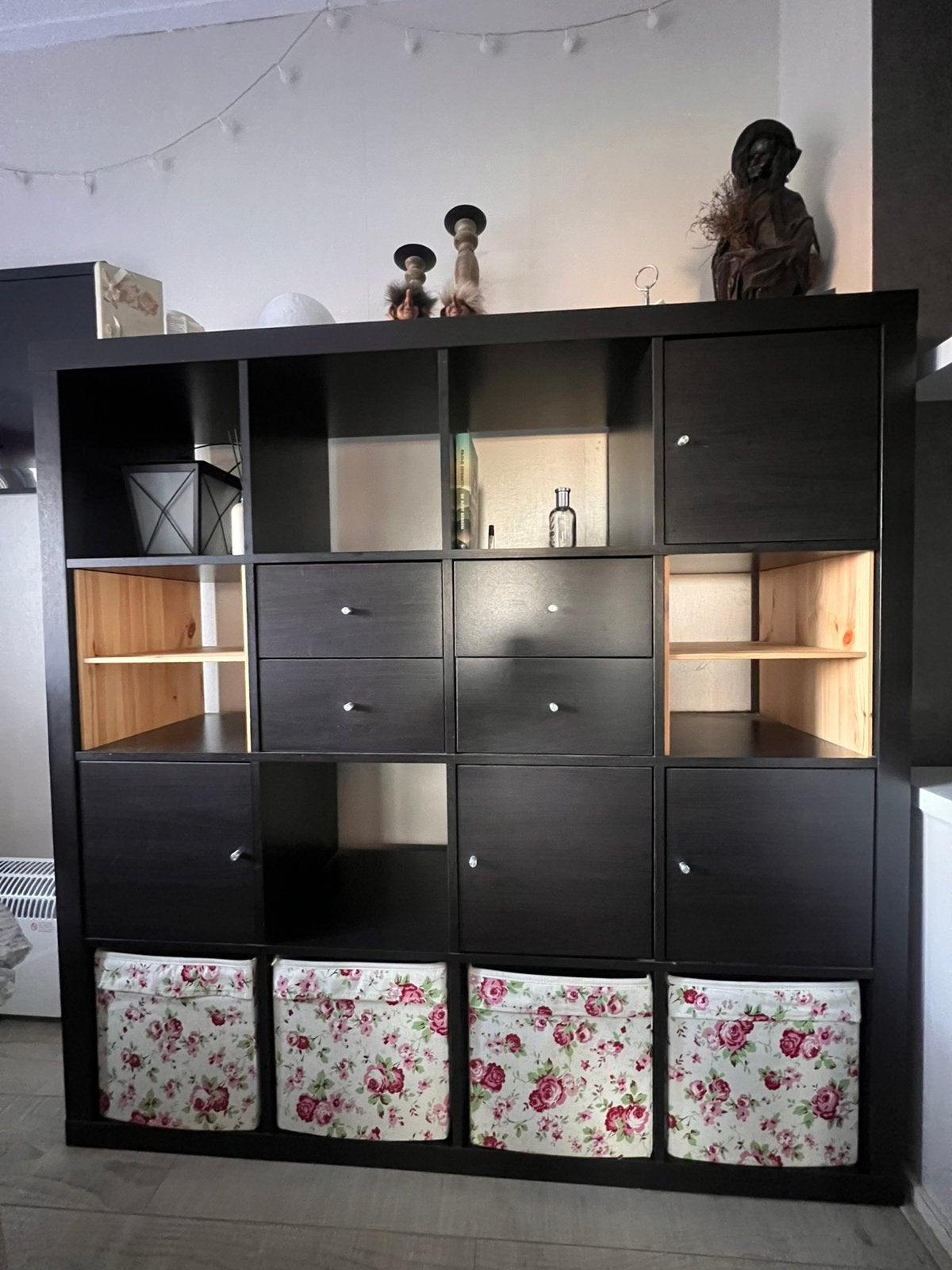 Koopje! IKEA Kallax vakkenkast zwart z.g.a.n., Huis en Inrichting, Ophalen, 100 tot 150 cm, Met lade(s), Zo goed als nieuw
