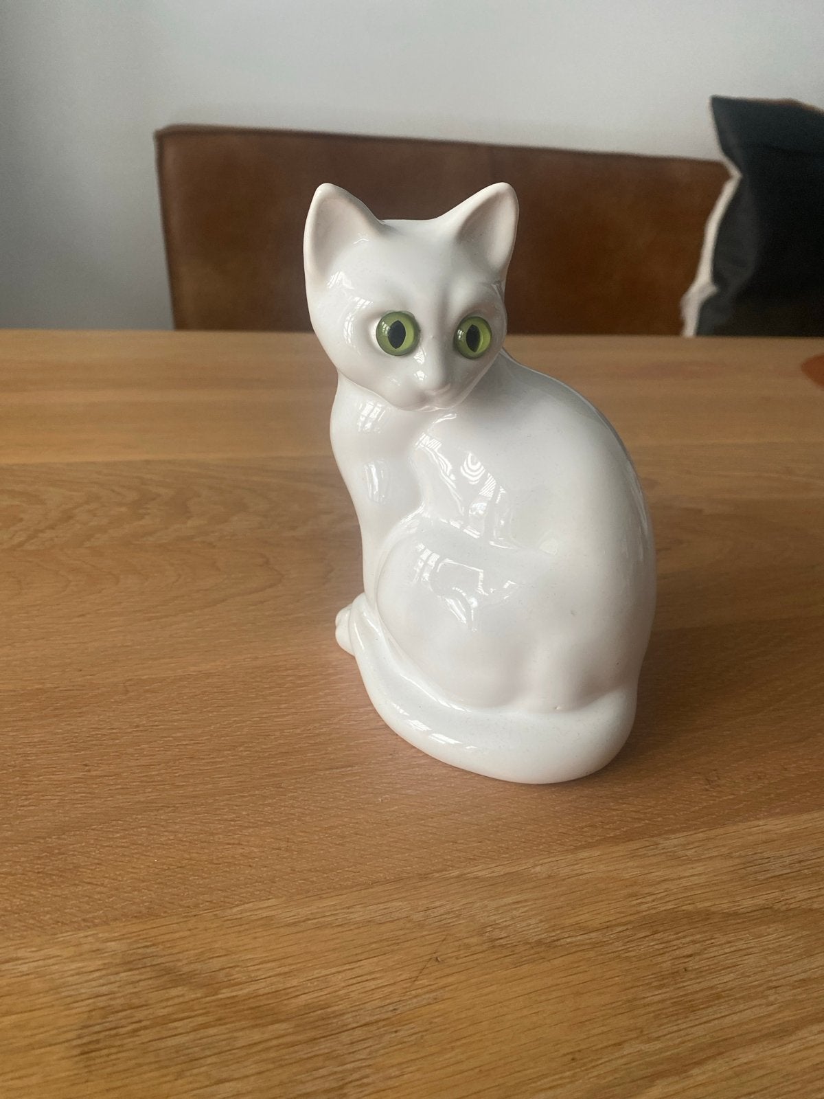Witte keramische kat met groene ogen, Ophalen of Verzenden, Zo goed als nieuw
