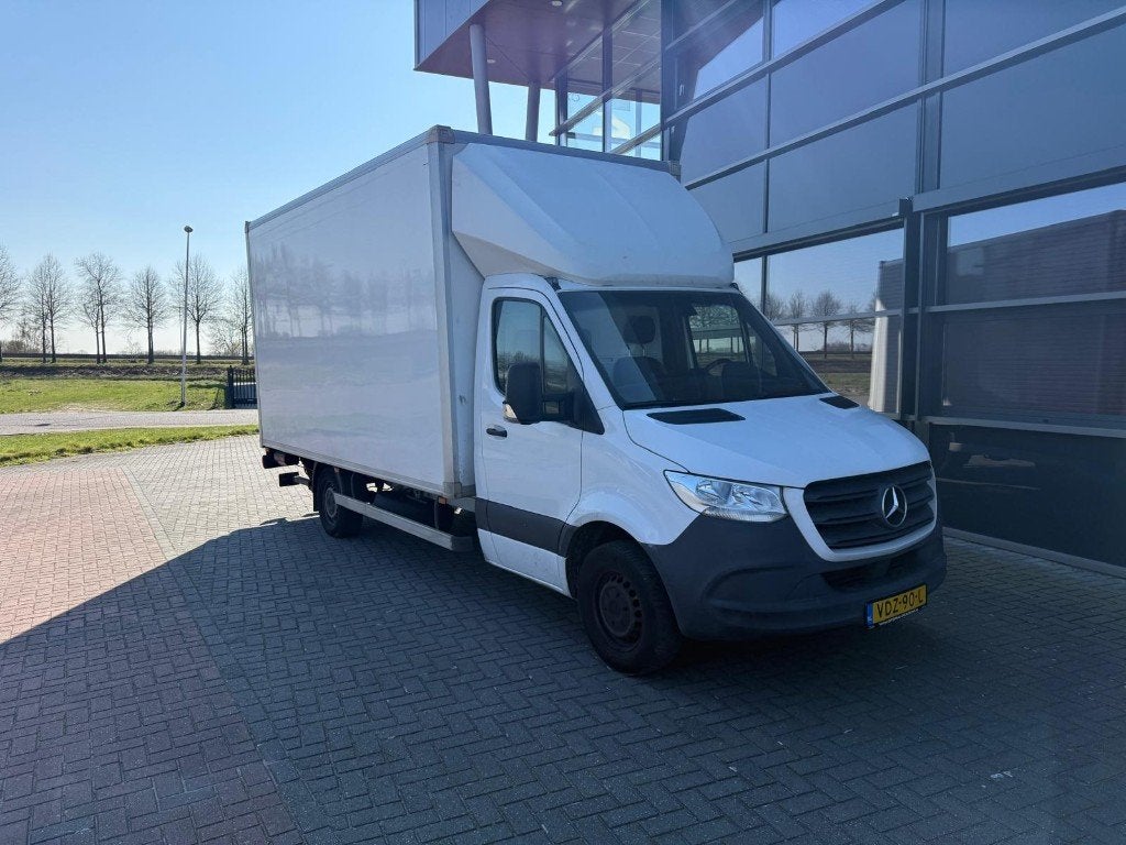 Bakwagen/Verhuiswagen met Laadklep TE HUUR KM-VRIJ, Diensten en Vakmensen, Verhuur | Auto en Motor, Verhuiswagen of Bestelauto