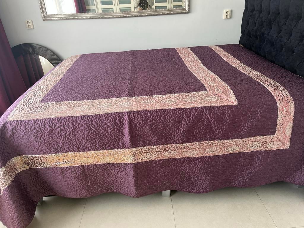 Paarse sprei met gouden accenten - Tweepersoons en kussens, Ophalen of Verzenden, Zo goed als nieuw