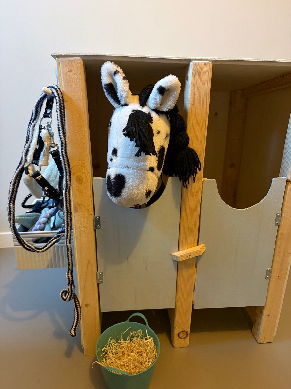 Stal met stokpaard en accessoires, Ophalen, Gebruikt, Jongen of Meisje