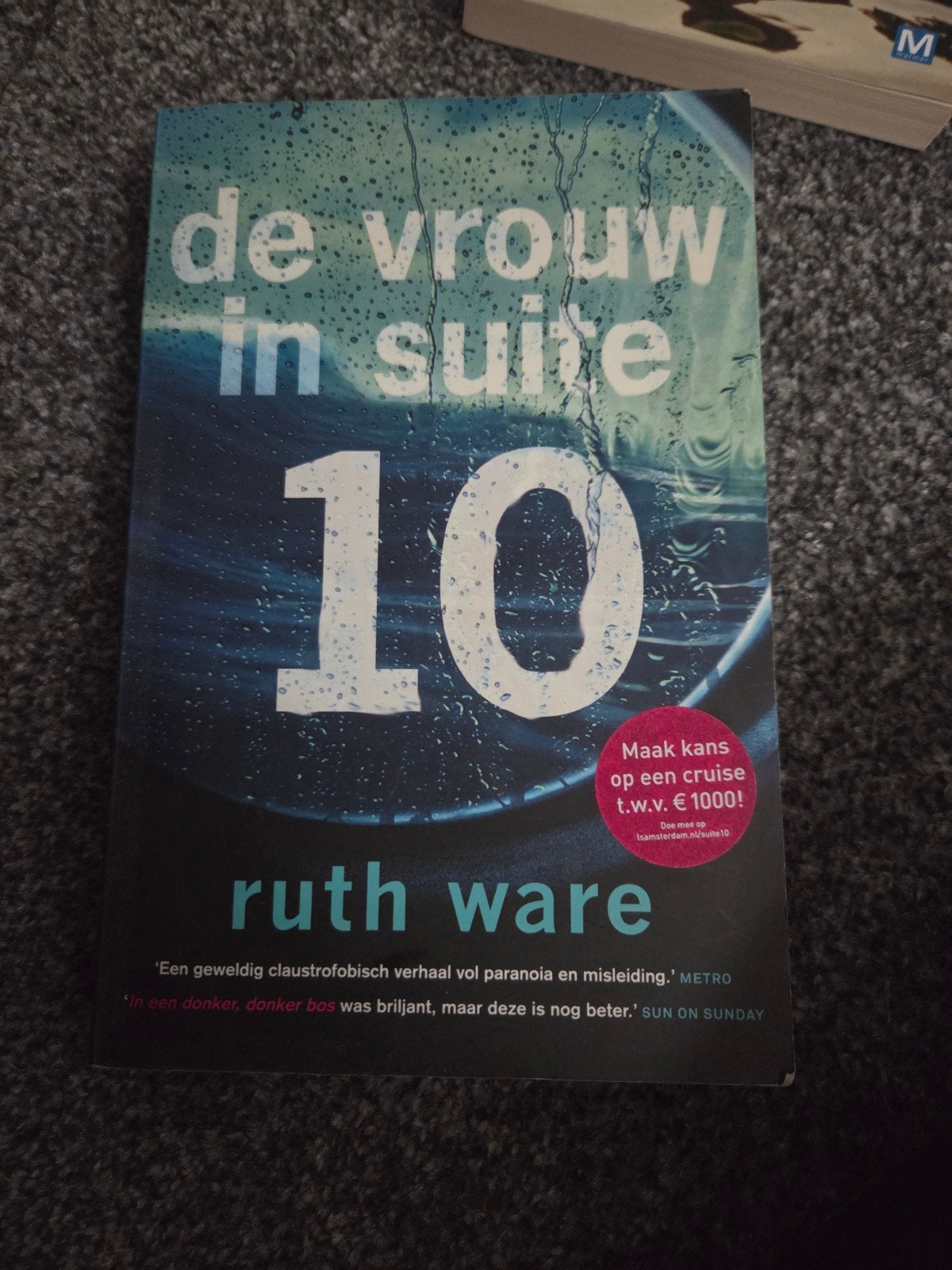 De Vrouw in Suite 10 - Ruth Ware (Thriller), Boeken, Thrillers, Ophalen of Verzenden, Zo goed als nieuw, Ruth Ware, Nederland