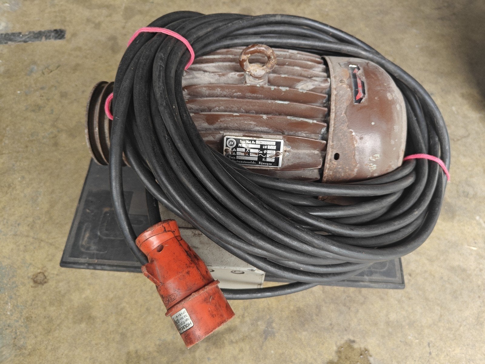 Elektromotor met ster-driehoek schakelaar, Doe-het-zelf en Verbouw, Motoren, Ophalen of Verzenden