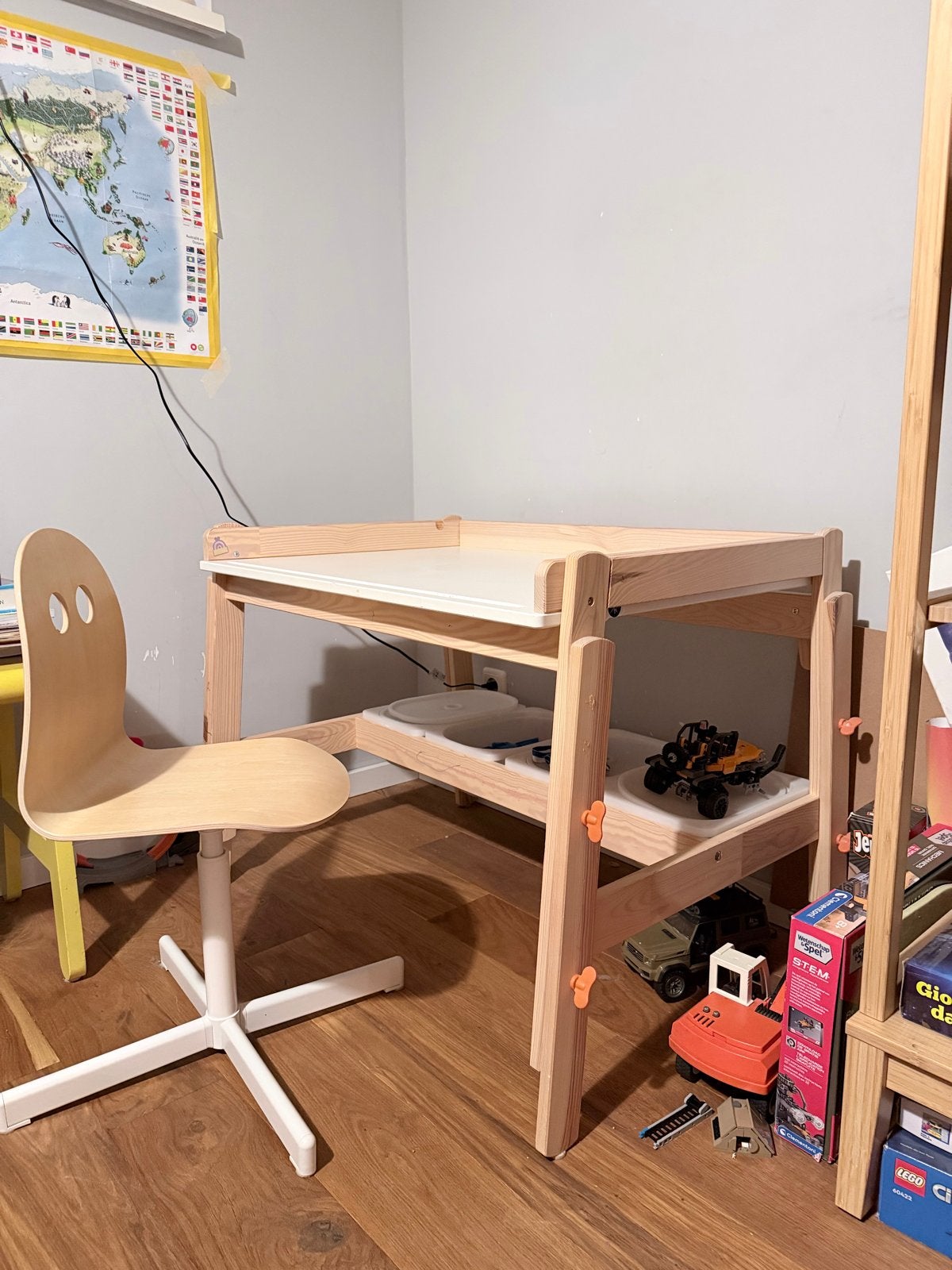 IKEA FLISAT Kinder Tafel - Verstelbaar en Multifunctioneel, Ophalen, Gebruikt, Tafel(s)