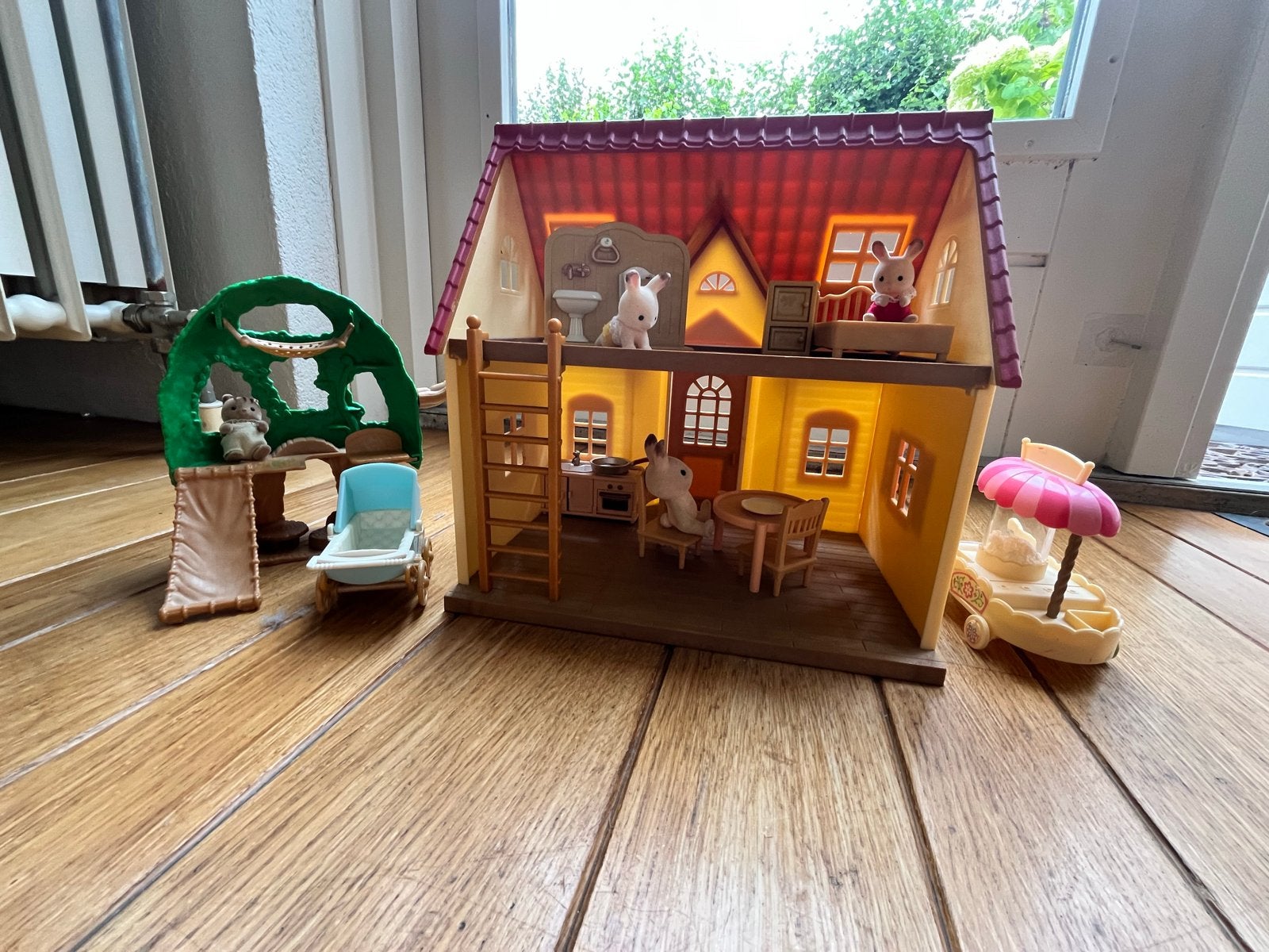 Sylvanian Families Huis met Meubels en Figuren, Ophalen of Verzenden, Gebruikt, Jongen of Meisje