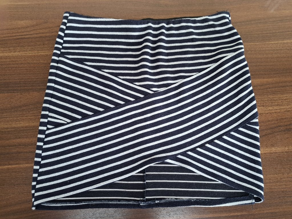 blauw/wit gestreepte minirokje, merk BERSHKA, Blauw, Maat 42/44 (L), Zo goed als nieuw, Boven de knie
