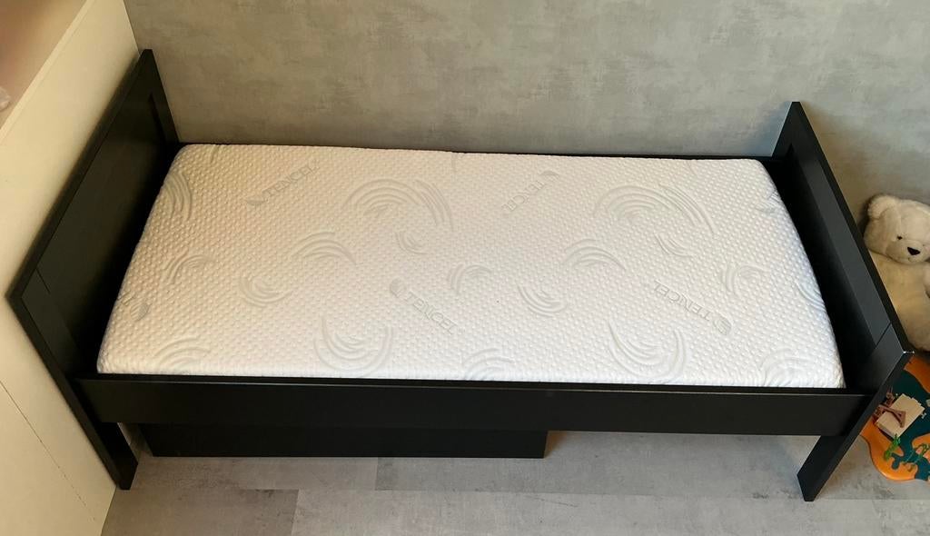Europe kids Felix II peuterbedje mat zwart 150 bij 70 cm., Kinderen en Baby's, Kinderkamer | Bedden, Zo goed als nieuw, 140 tot 160 cm