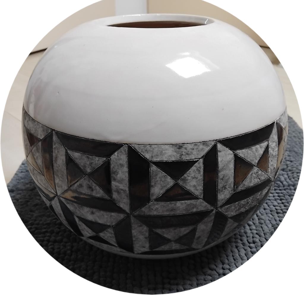 Design. Geometrisch, bol- vaas Todo mundo, zwart wit, Huis en Inrichting, Woonaccessoires | Vazen, Ophalen, Gebruikt, Overige kleuren