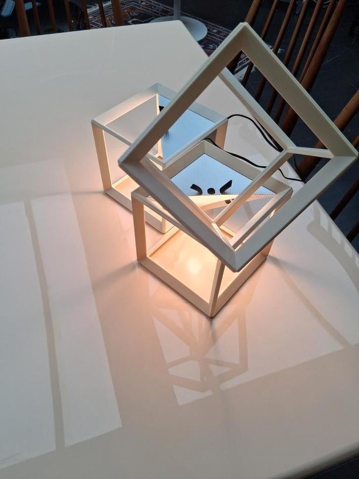 Kubus tafellamp, Huis en Inrichting, Kunststof, Ophalen of Verzenden, Zo goed als nieuw, Modern apart