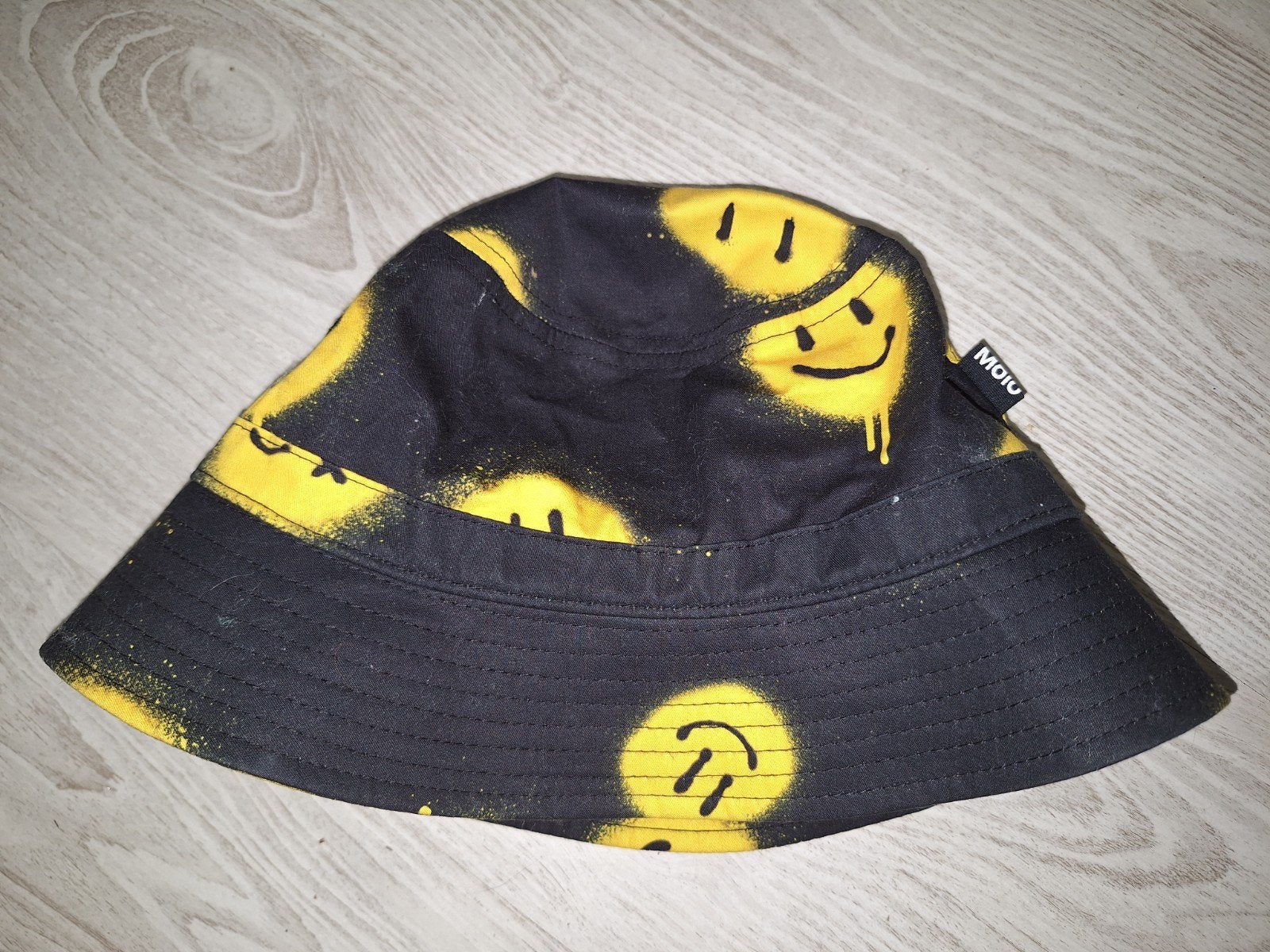 Molo Zwarte Bucket Hat met Gele Smileys - Maat 10-16 Jaar, Hoed, Ophalen of Verzenden, Zo goed als nieuw, Molo