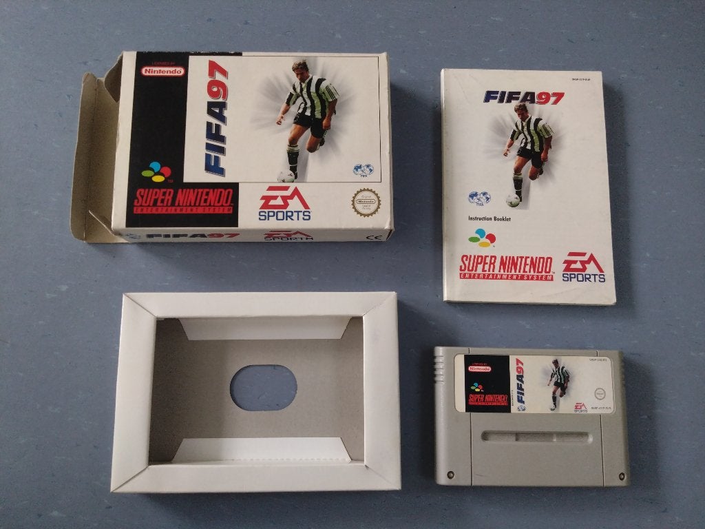 Fifa 97 - Nintendo SNES PAL Game CIB, Spelcomputers en Games, Gebruikt, Ophalen of Verzenden, Sport, 3 spelers of meer