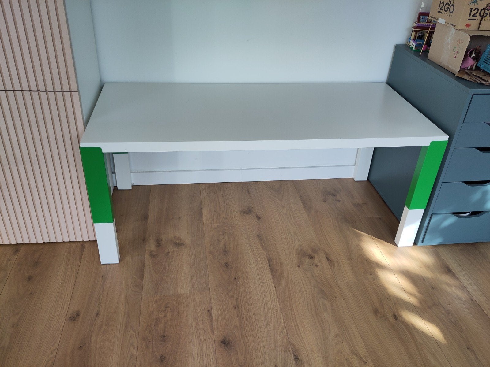 IKEA PÅHL bureau wit/groen - in hoogte verstelbaar, Huis en Inrichting, Ophalen, Gebruikt, 128 cm, In hoogte verstelbaar
