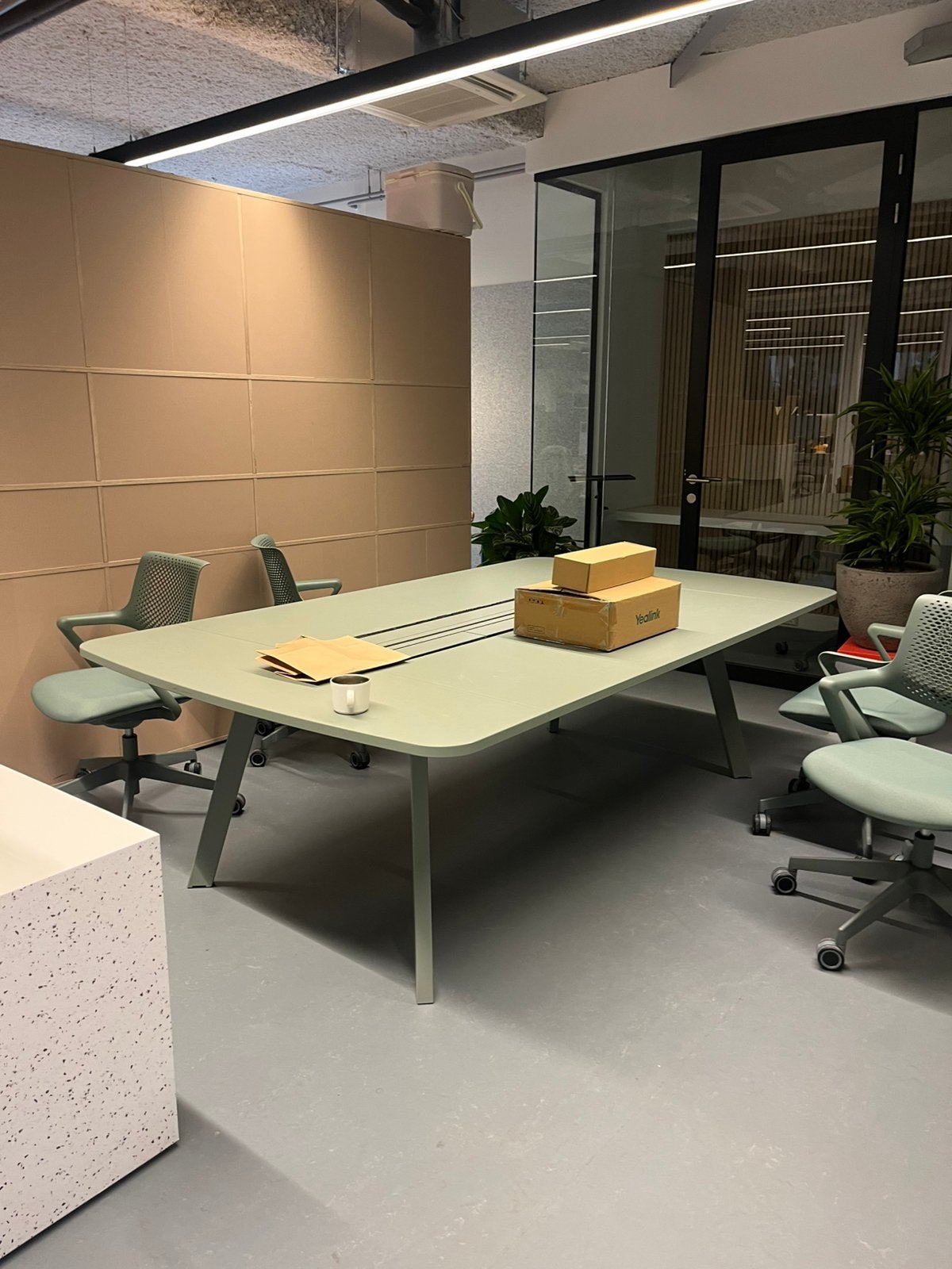Meeting table & office chairs - office desk, Ophalen, Nieuw, Tafel Indoor