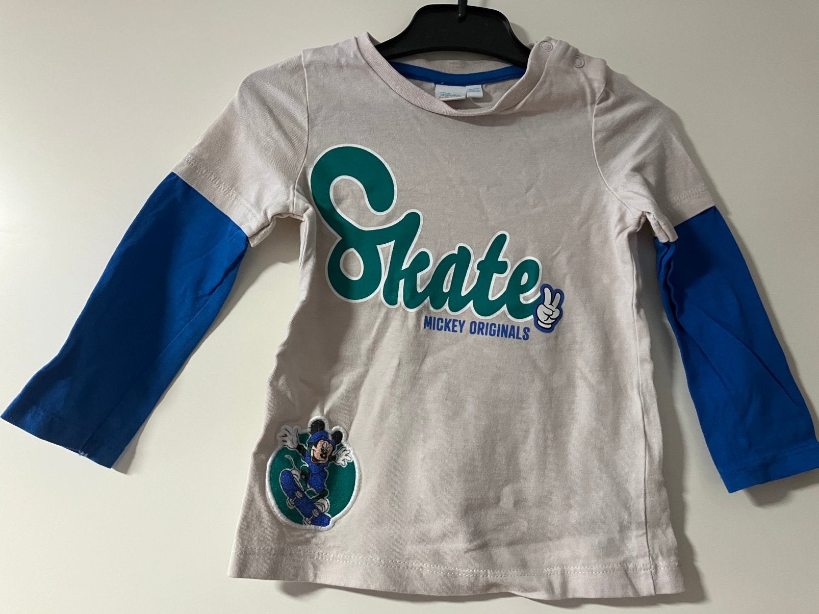 Disney Baby Shirt / longsleeve Skate Mickey Mouse - Maat 80, Kinderen en Baby's, Babykleding | Maat 80, Ophalen of Verzenden, Zo goed als nieuw