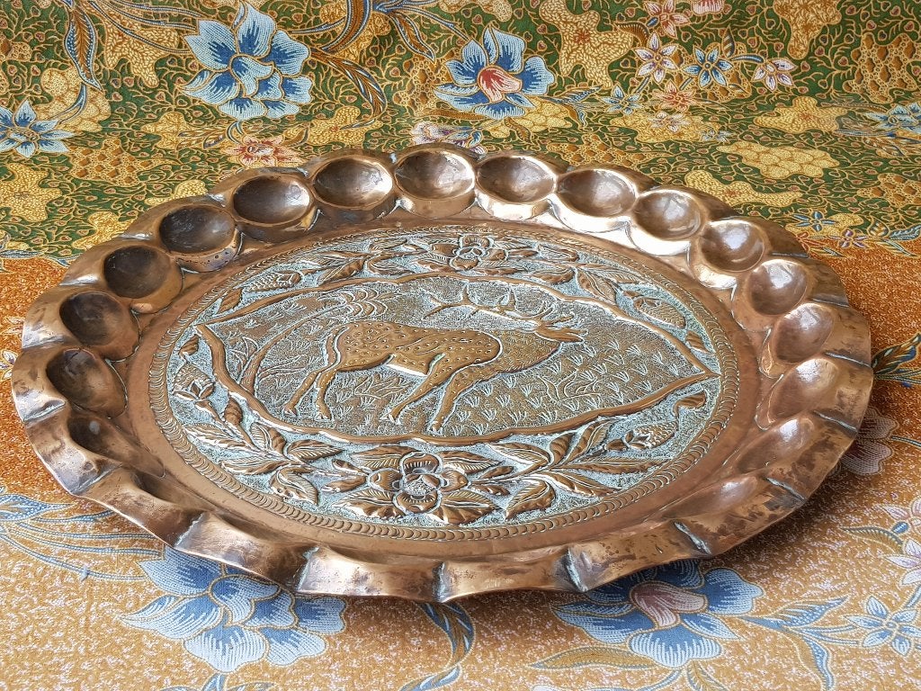 Prachtig antiek Oosters koper bord met een hert 39,3 cm., Ophalen of Verzenden, Wanddecoratie, Handgemaakt