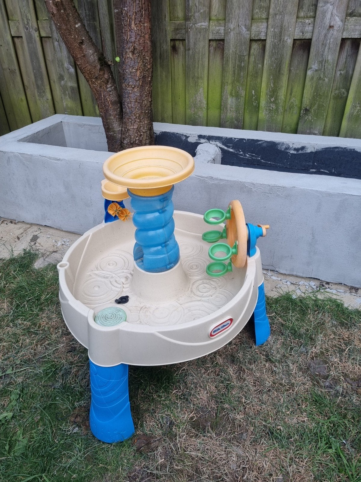 Little Tikes Waterplay tafel - Opzettoren wat losser, Kinderen en Baby's, Speelgoed | Buiten | Los speelgoed, Ophalen, Gebruikt