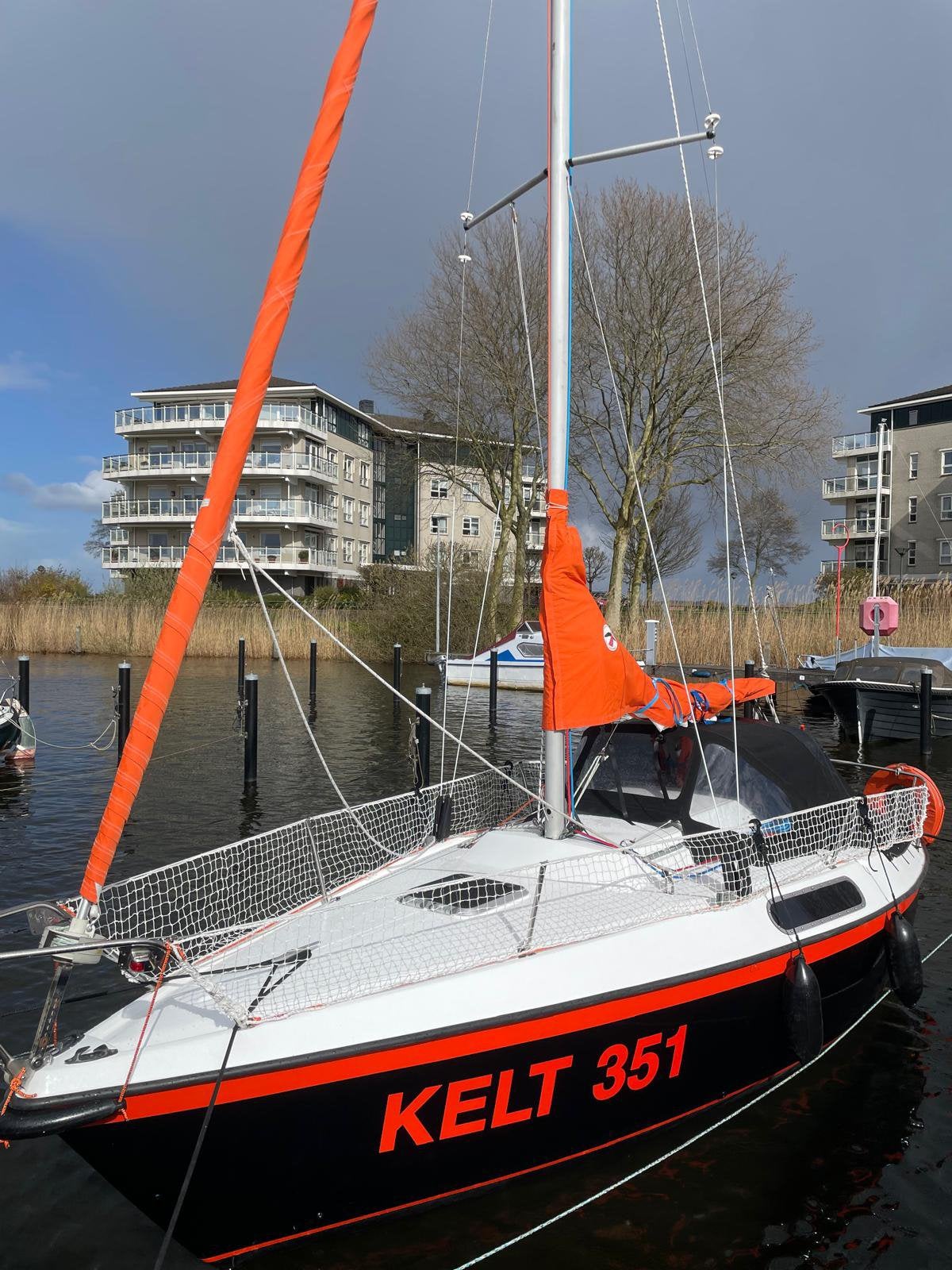 Compleet refit kelt 351, Watersport en Boten, Ophalen, Zo goed als nieuw, Polyester, Benzine