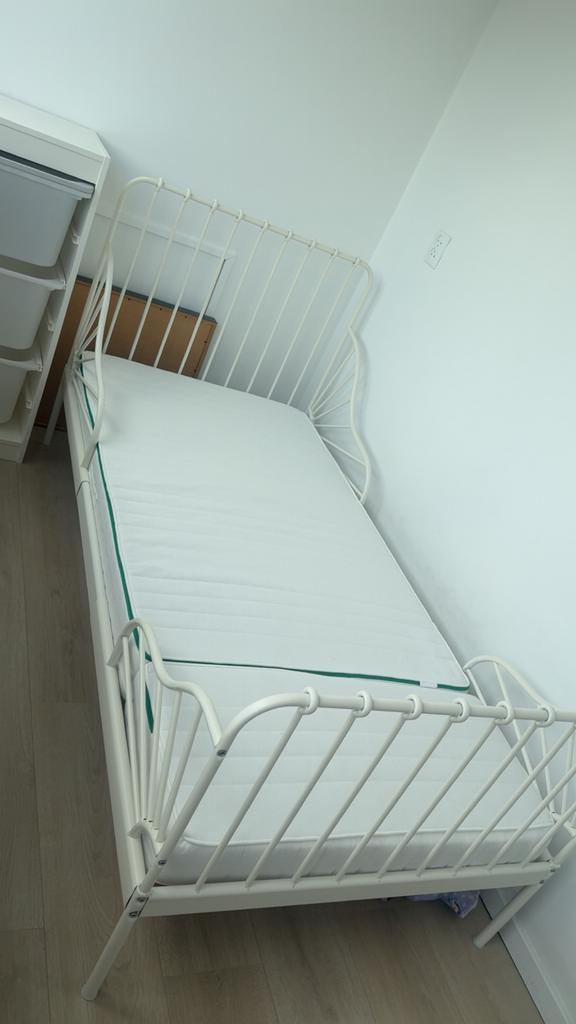Ikea MINNEN meegroeibed met INNERLIG matras (80x200), Kinderen en Baby's, Kinderkamer | Bedden, 70 tot 85 cm, Ophalen of Verzenden